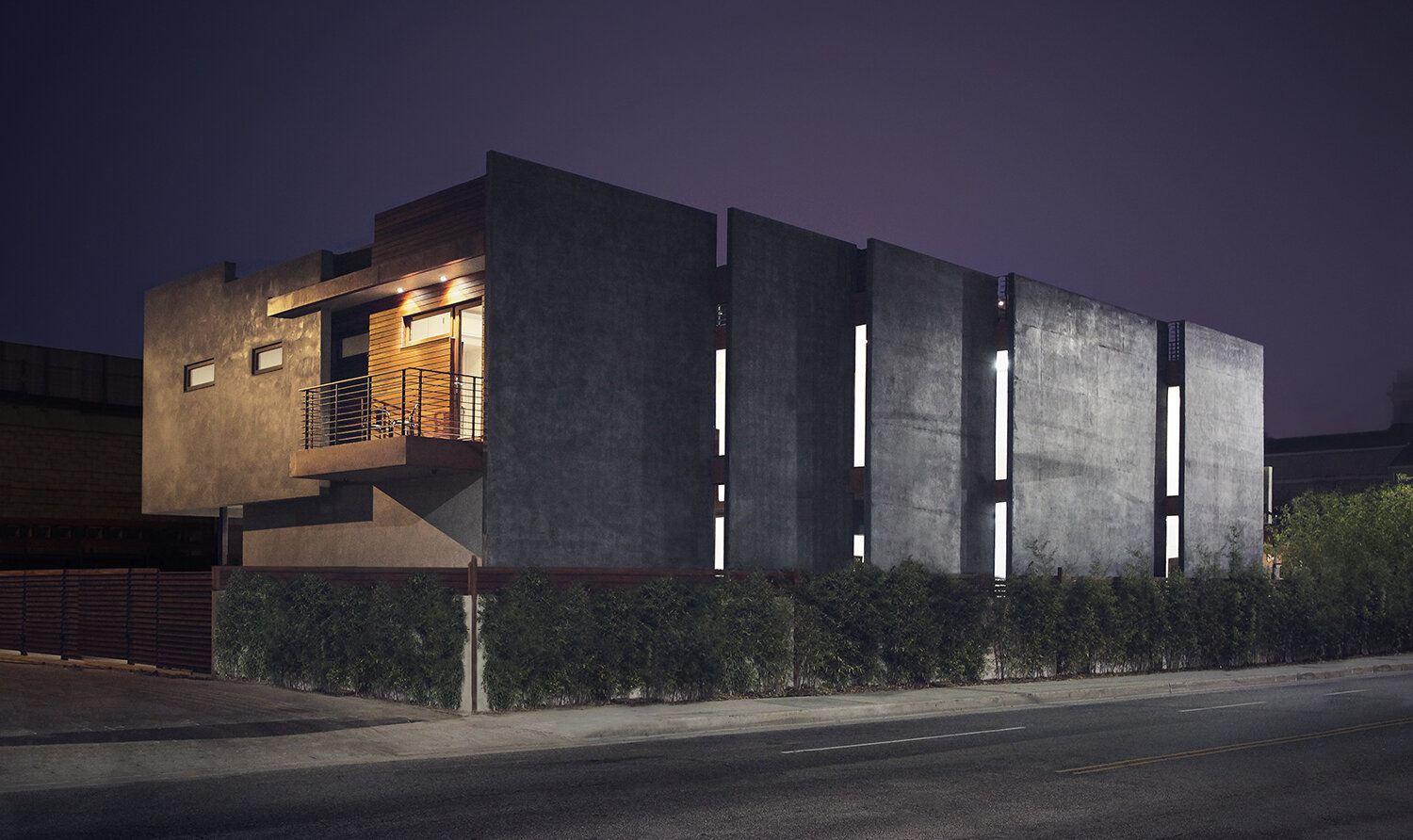 S.E.A.-Studio-Environmental-Architecture-David-Hertz-FAIA-Navy-House-Venice-Beach-California-sustainable-regenerative-restorative-green-design-tilt-up-slab-concrete-courtyard-residential-brutalism-pool-wood-detail-exterior-modern-contemporary-1.jpg