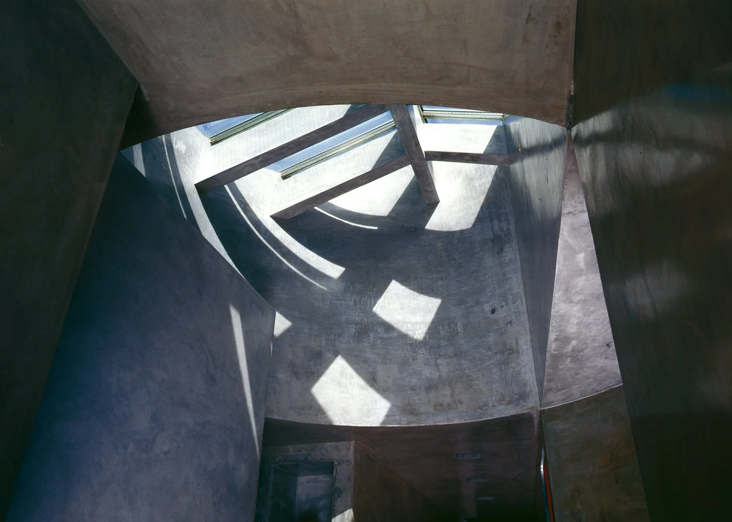 S.E.A.-Studio-Environmental-Architecture-David-Hertz-FAIA-Stradella-House-Los-Angeles-sustainable-regenerative-restorative-design-residential-contemporary-modern-passive-systems-recycled-wood-concrete-green-building-Hollywood-Hills-view-studioea-20.jpg