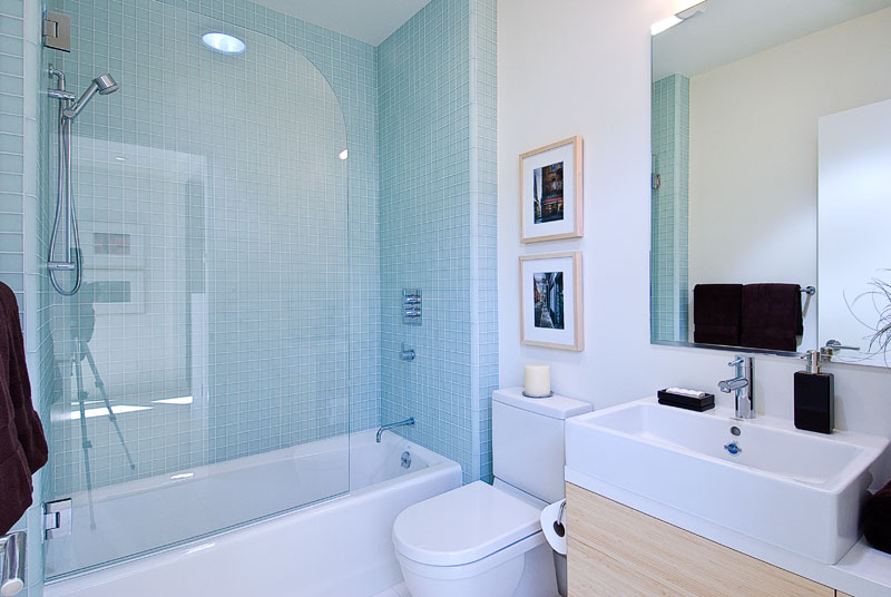 29 Lee House Bath.jpg