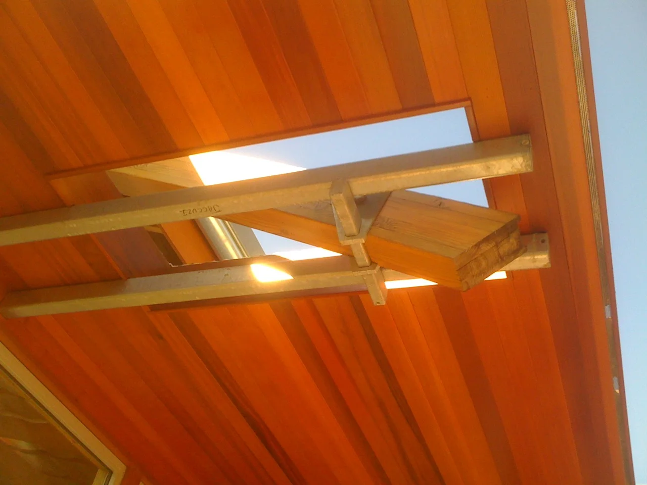 Hui suspended roof detail.jpg