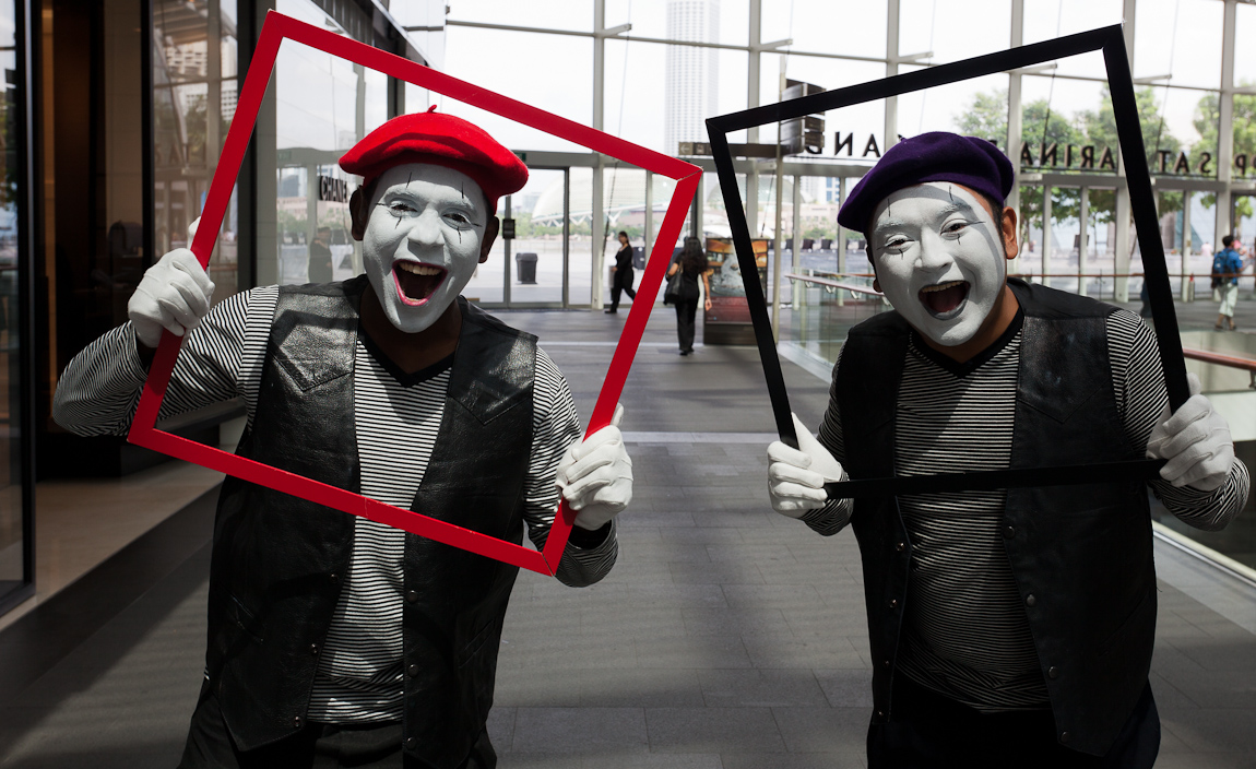 It is a busy weekend at the Marina Bay Sands, with ArtStage Singapore and the opening of the new BayFront MRT station. I was delighted to find these two mimes who quickly posed for me as I walked back from a morning outing.