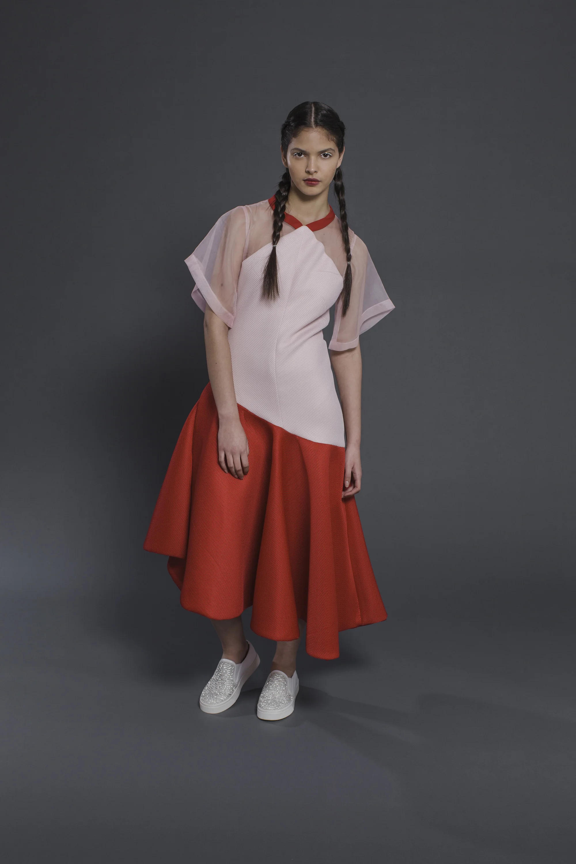 ruedi maguire spring summer 2016 pale pink & red asymmetric airtex dress