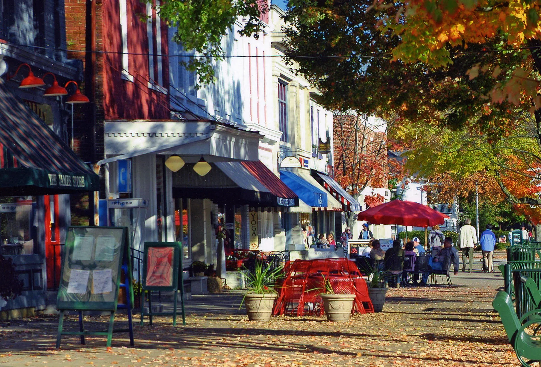 Granville, Ohio today: the 100 block of East Broadway.