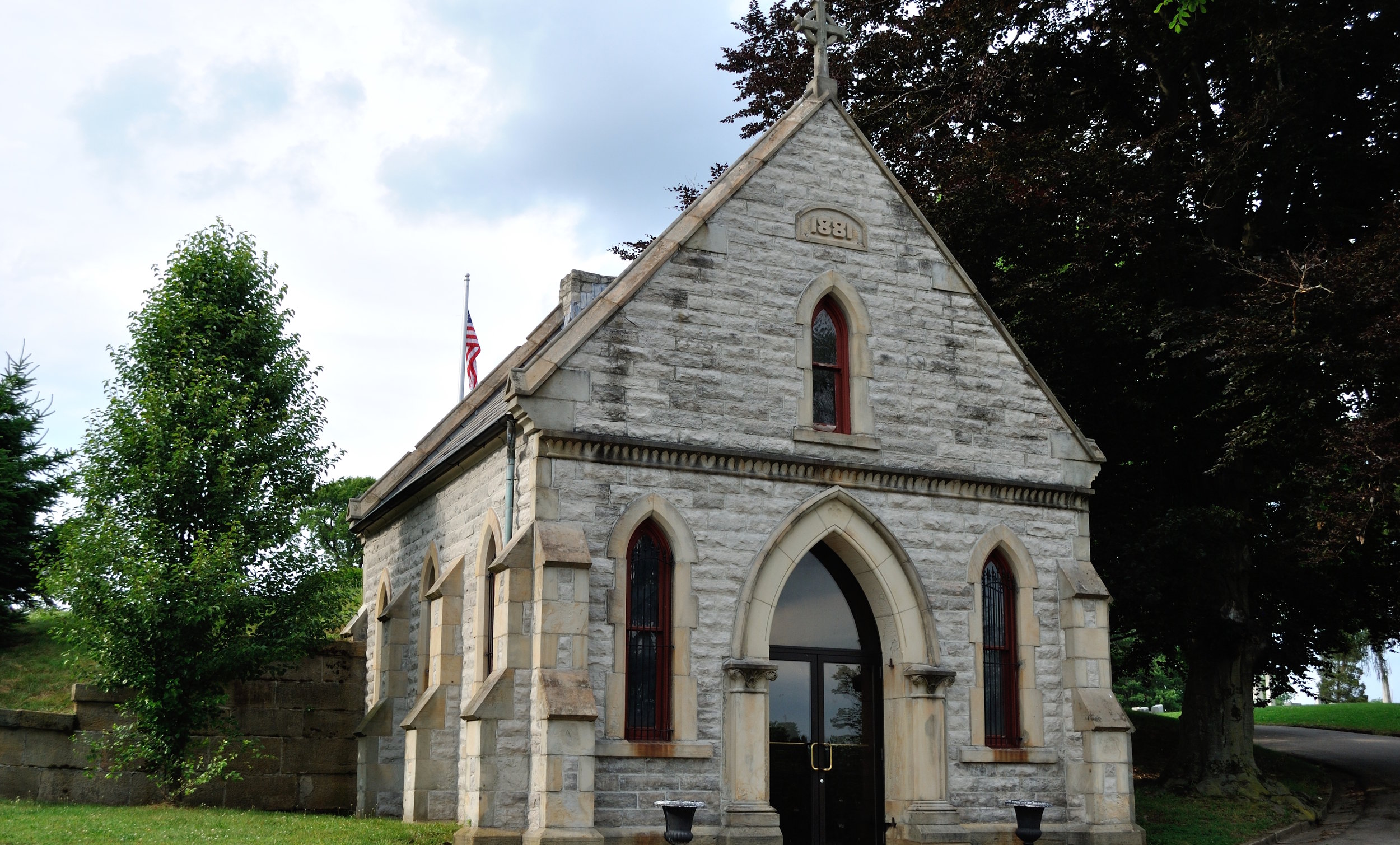 Cedar_Hill_Cemetery_Buildings.JPG