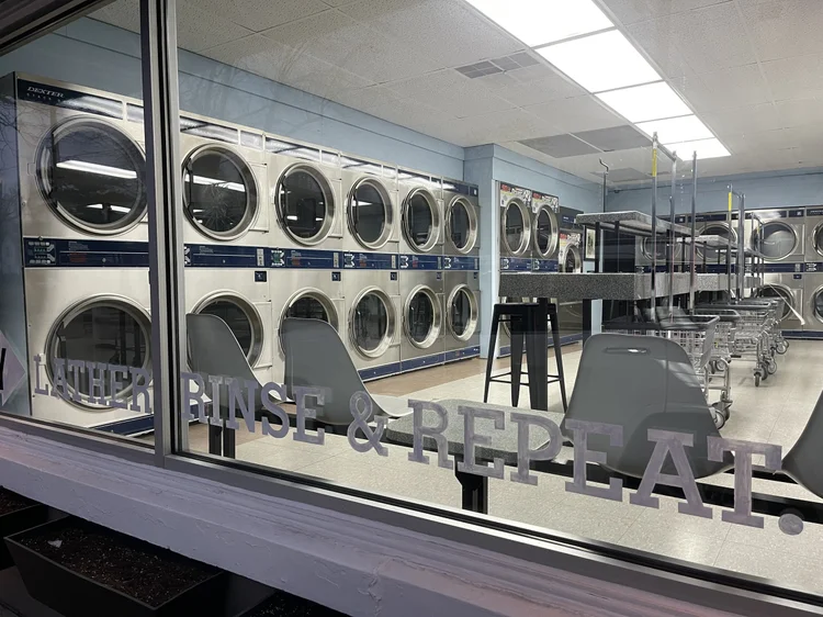 White Spot Coin Laundry photo 9