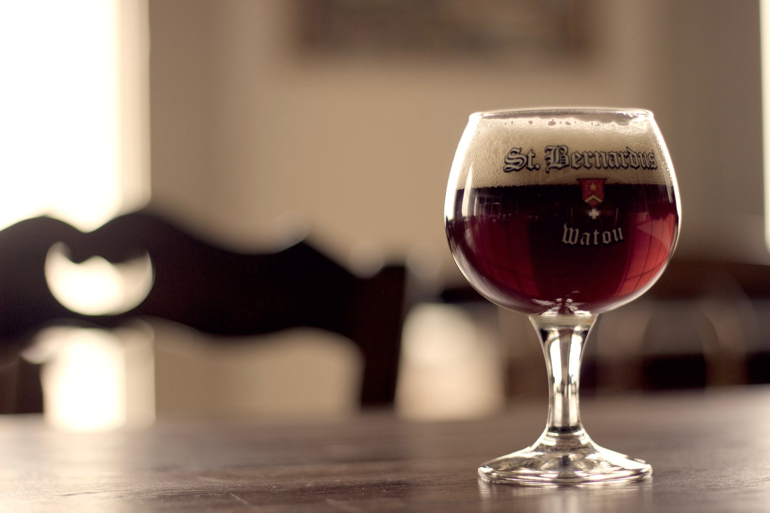 Brewed by St Details about   Stem BEER Glass Bernardus Brouwerij ~ Watou Belgium Brewery 