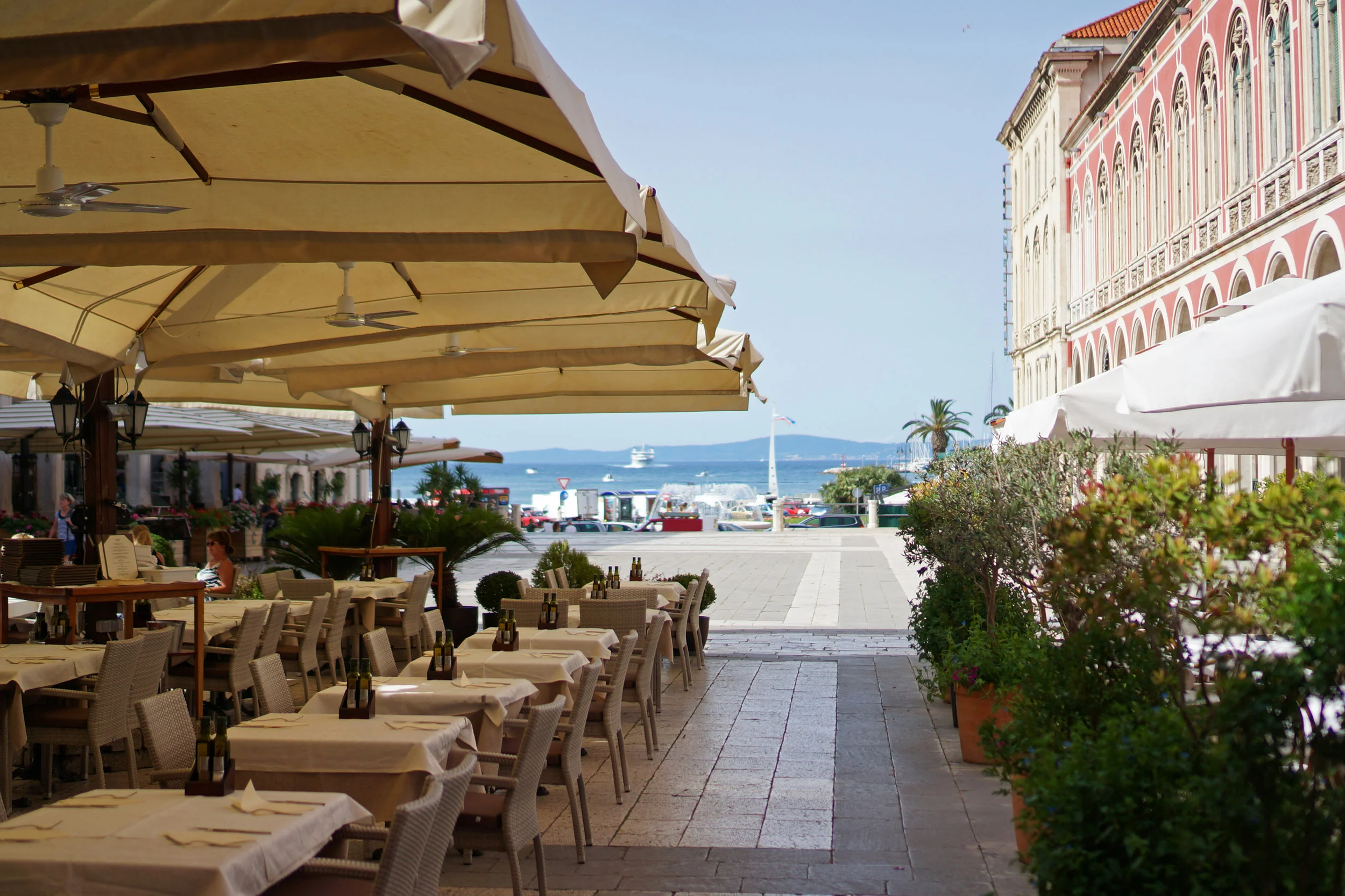 4.SeafrontCafe.jpg