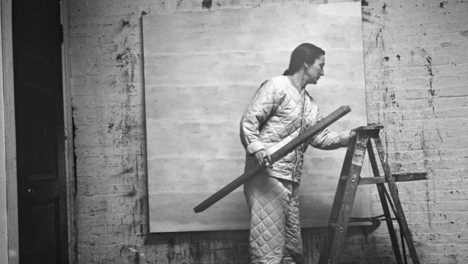 Agnes Martin with level and ladder, 1960
