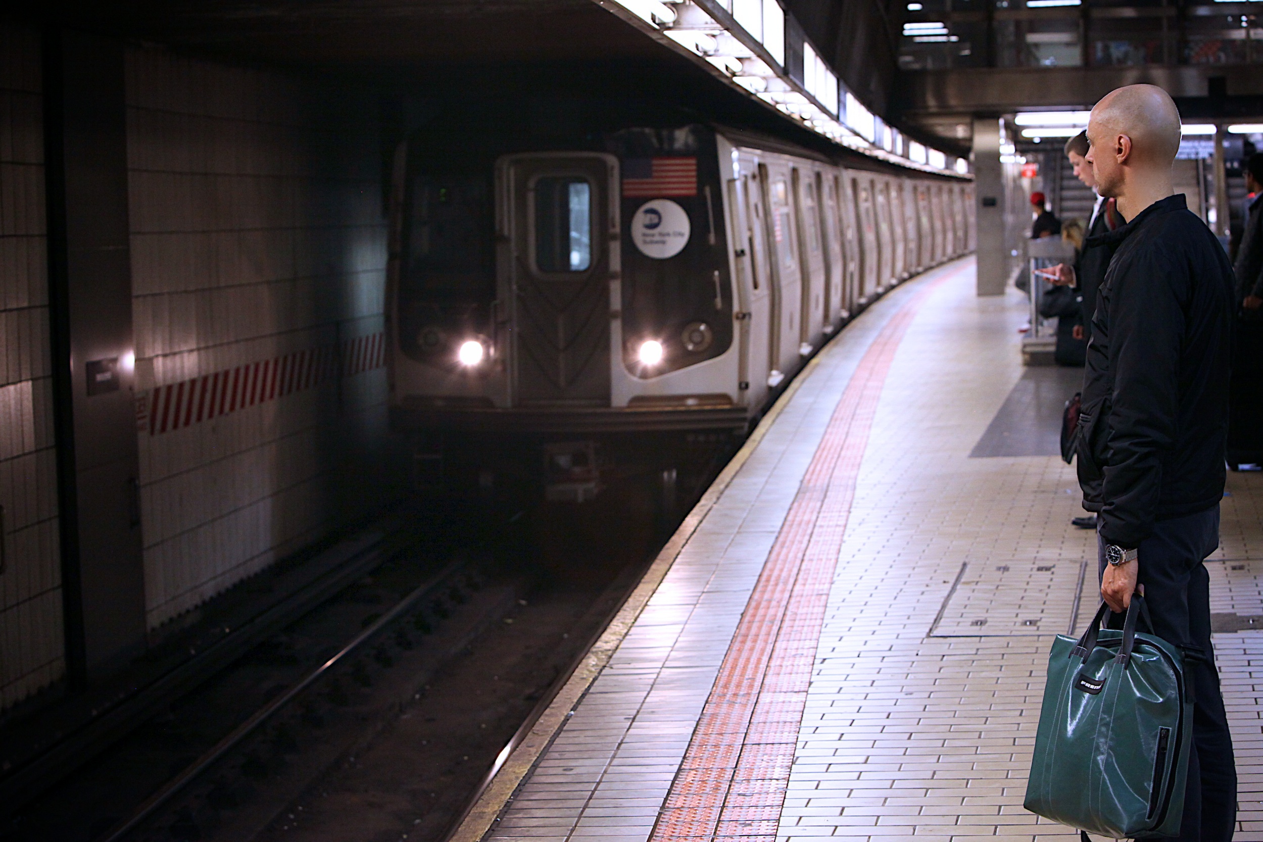 Looking at an E train entering the Sutphin Blvd station