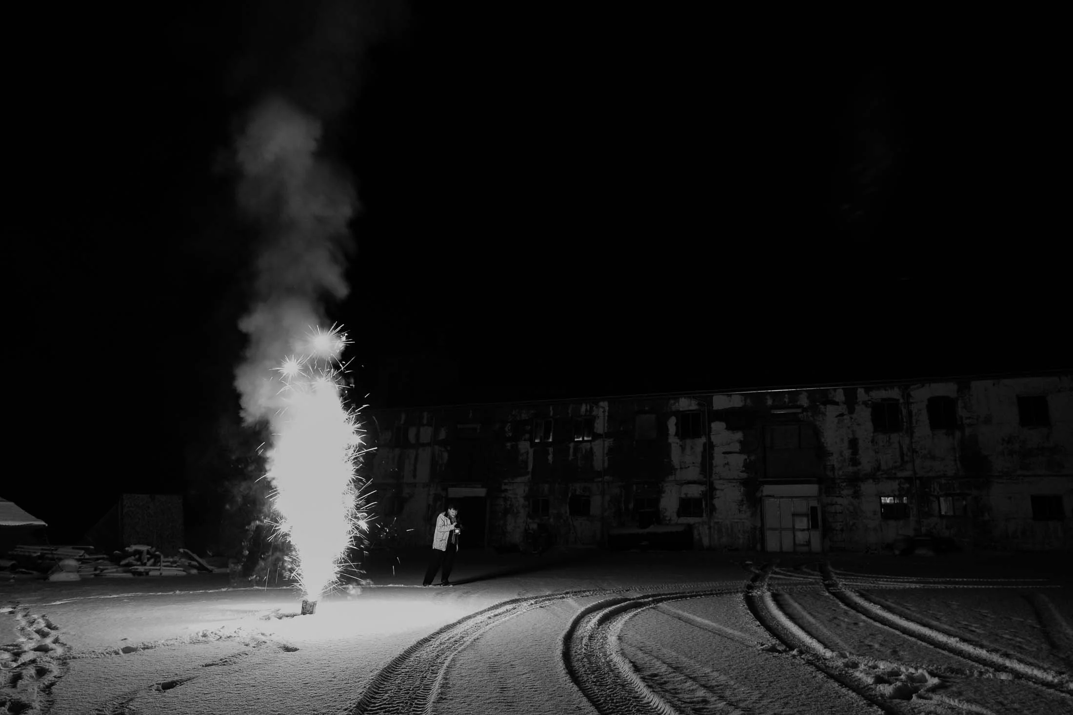 song DARKNESS 2500-40-100-1915.jpg