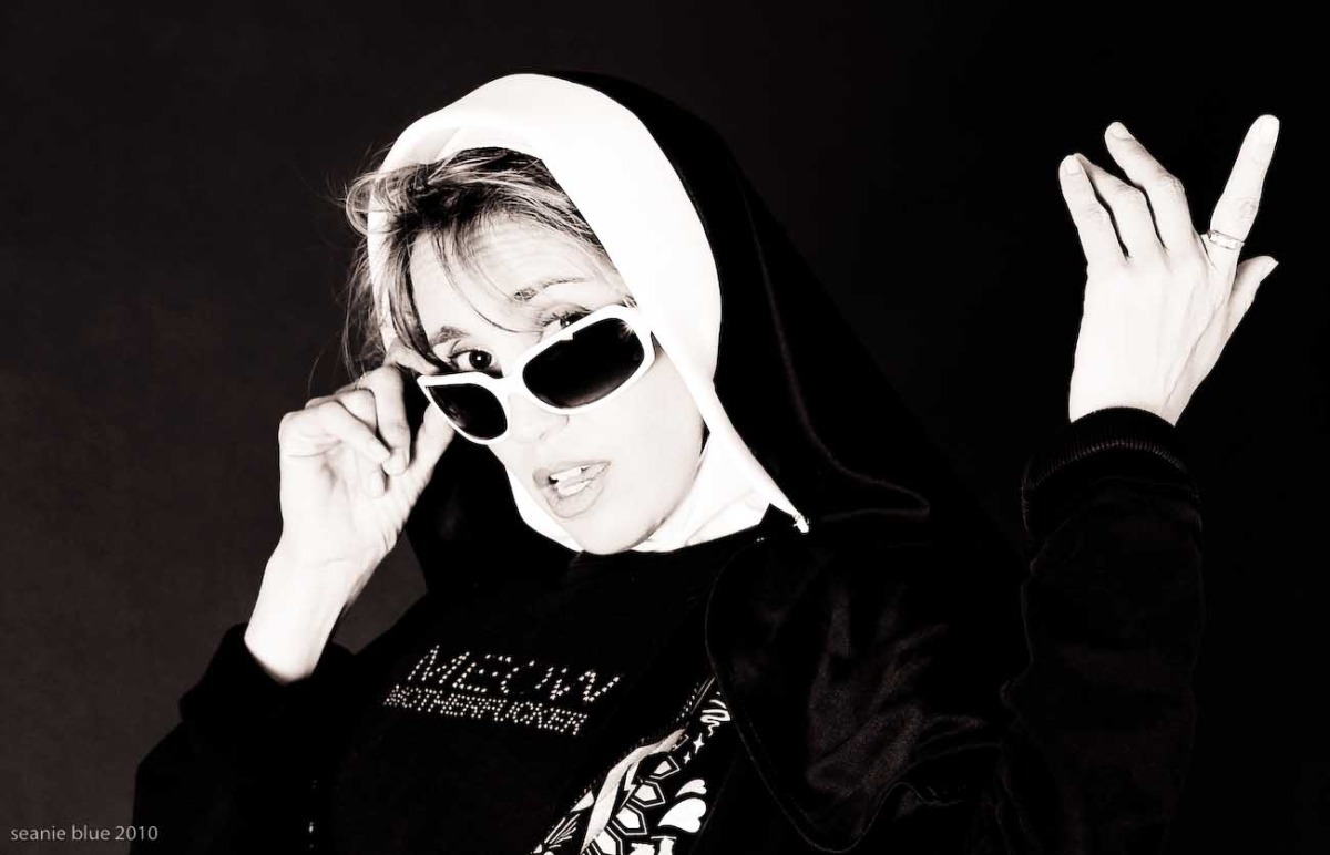 Sandy Bishop • comedienne