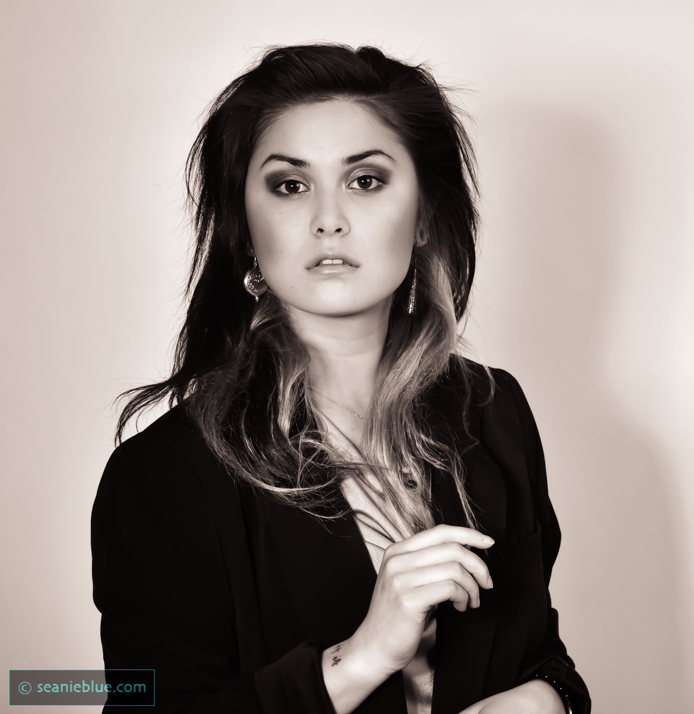 ISO-f VickyH grey M portBW 1400-60-6971.jpg
