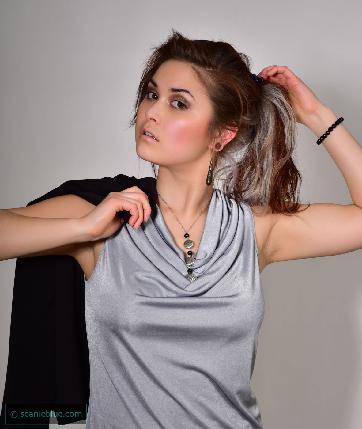 ISO-f VickyH grey M port 1400-60-6941.jpg