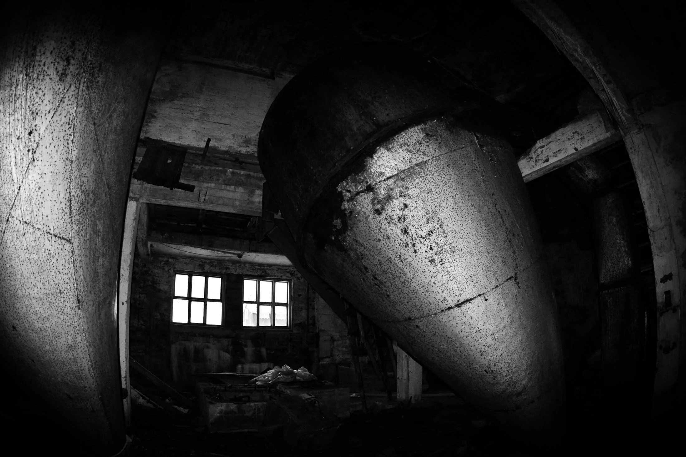 song DARKNESS 2500-40-100-4035.jpg