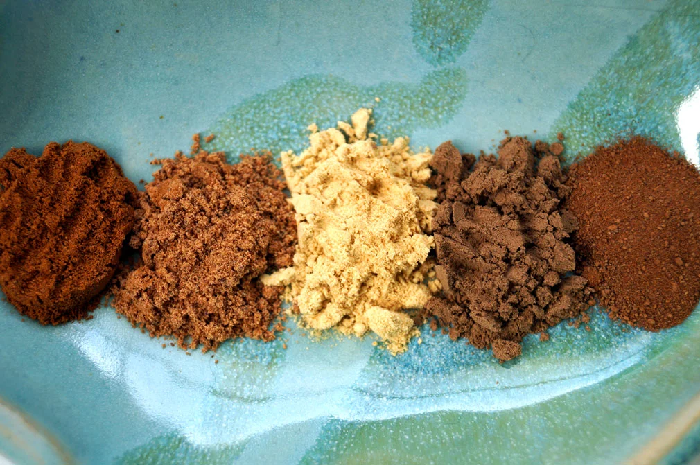 Best ever DIY pumpkin pie spice blend // TheCuriousCoconut.com