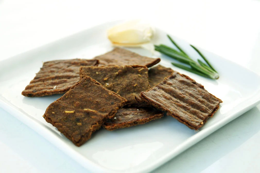The Perfect Paleo Crackers: garlic rosemary plantain flour crackers (nut-free, autoimmune paleo) ::: TheCuriousCoconut.com
