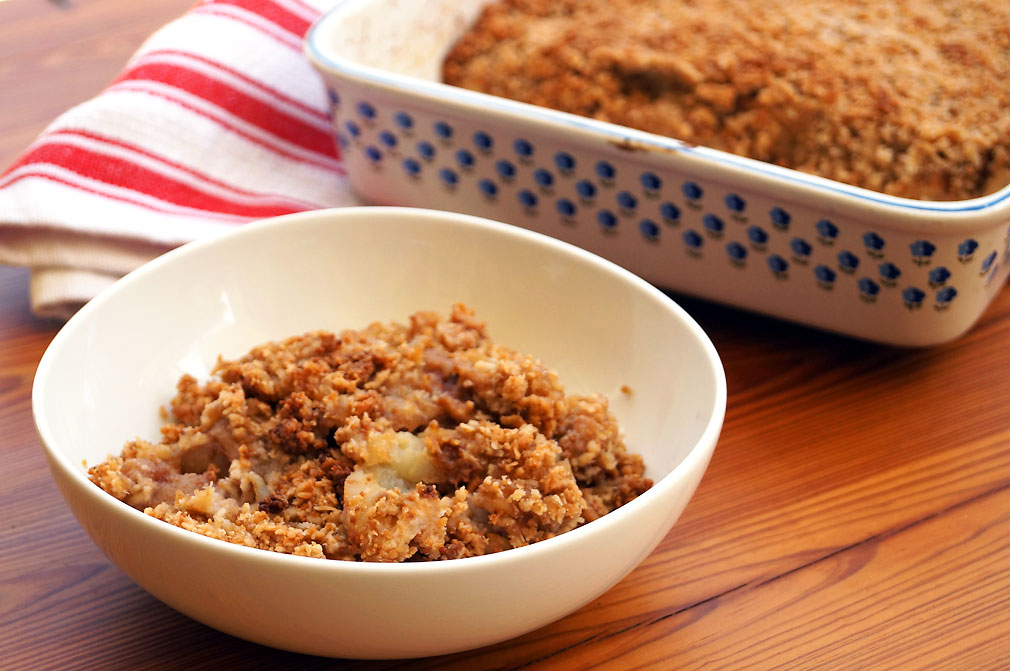 AIP apple crisp // thecuriouscoconut.com #paleo #fallrecipes #glutenfree