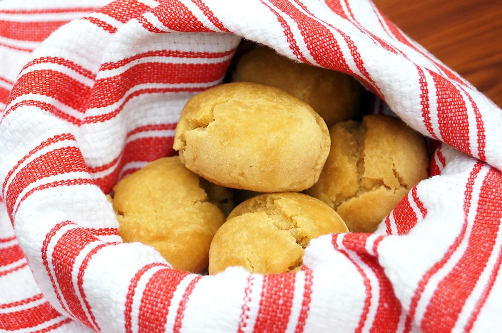 AUTOIMMUNE PALEO DINNER ROLLS // THECURIOUSCOCONUT.COM #PALEO #AIP #BREAD #THANKSGIVING #HOLIDAYS