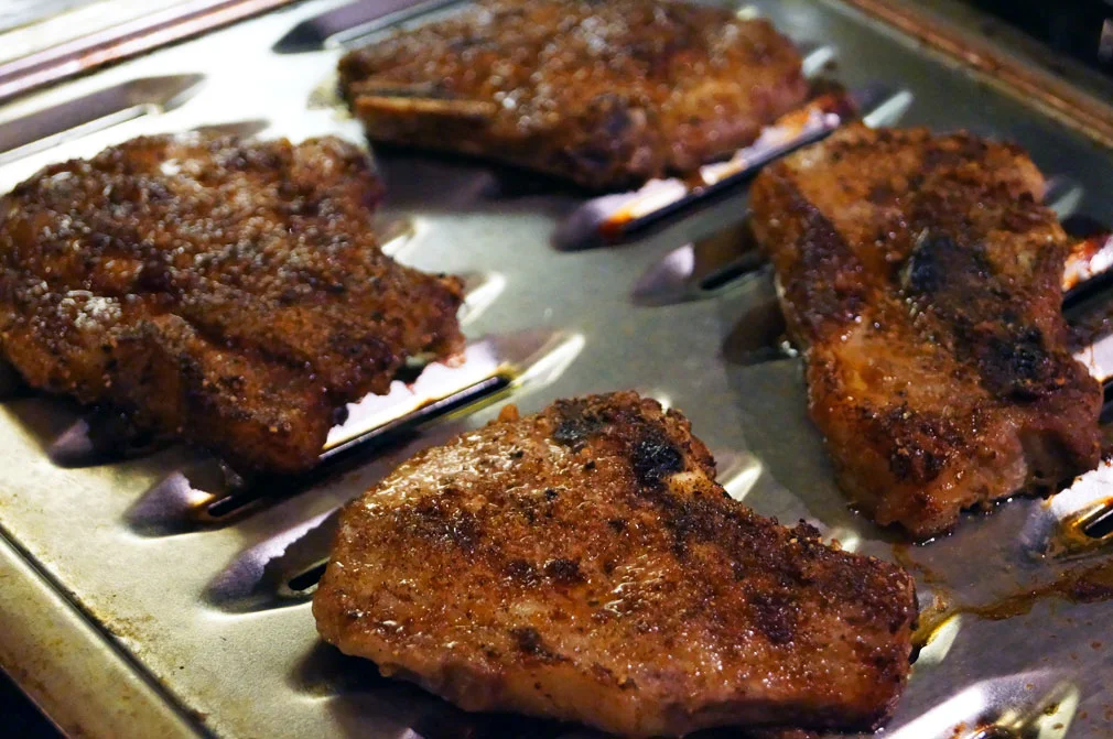 Oven Barbecue Pork Chops FROM #FRUGALPALEO // THECURIOUSCOCONUT.COM #PALEO