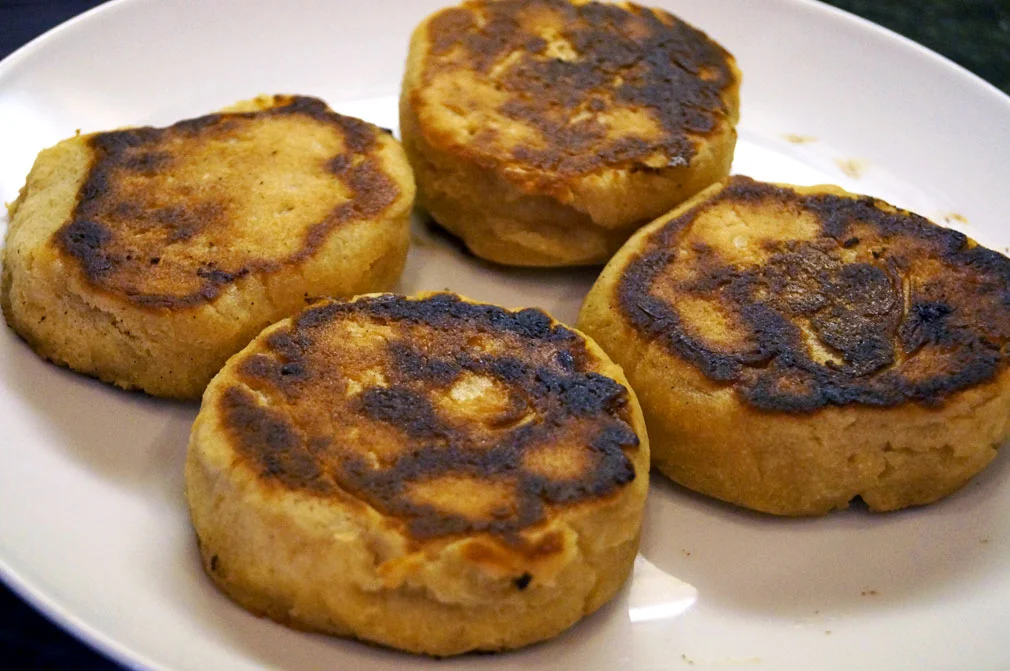 #Paleo English Muffins // TheCuriousCoconut.com