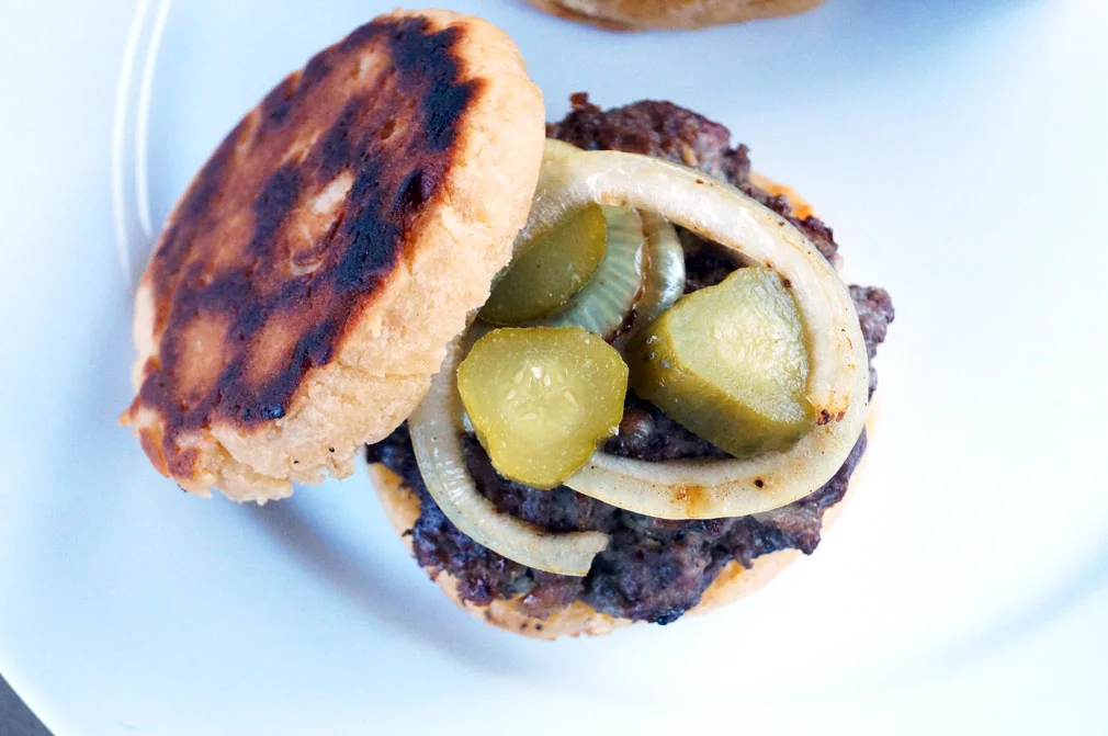 ENGLISH MUFFIN HAMBURGERS - #PALEO #GRAINFREE #EGGFREE // THECURIOUSCOCONUT.COM