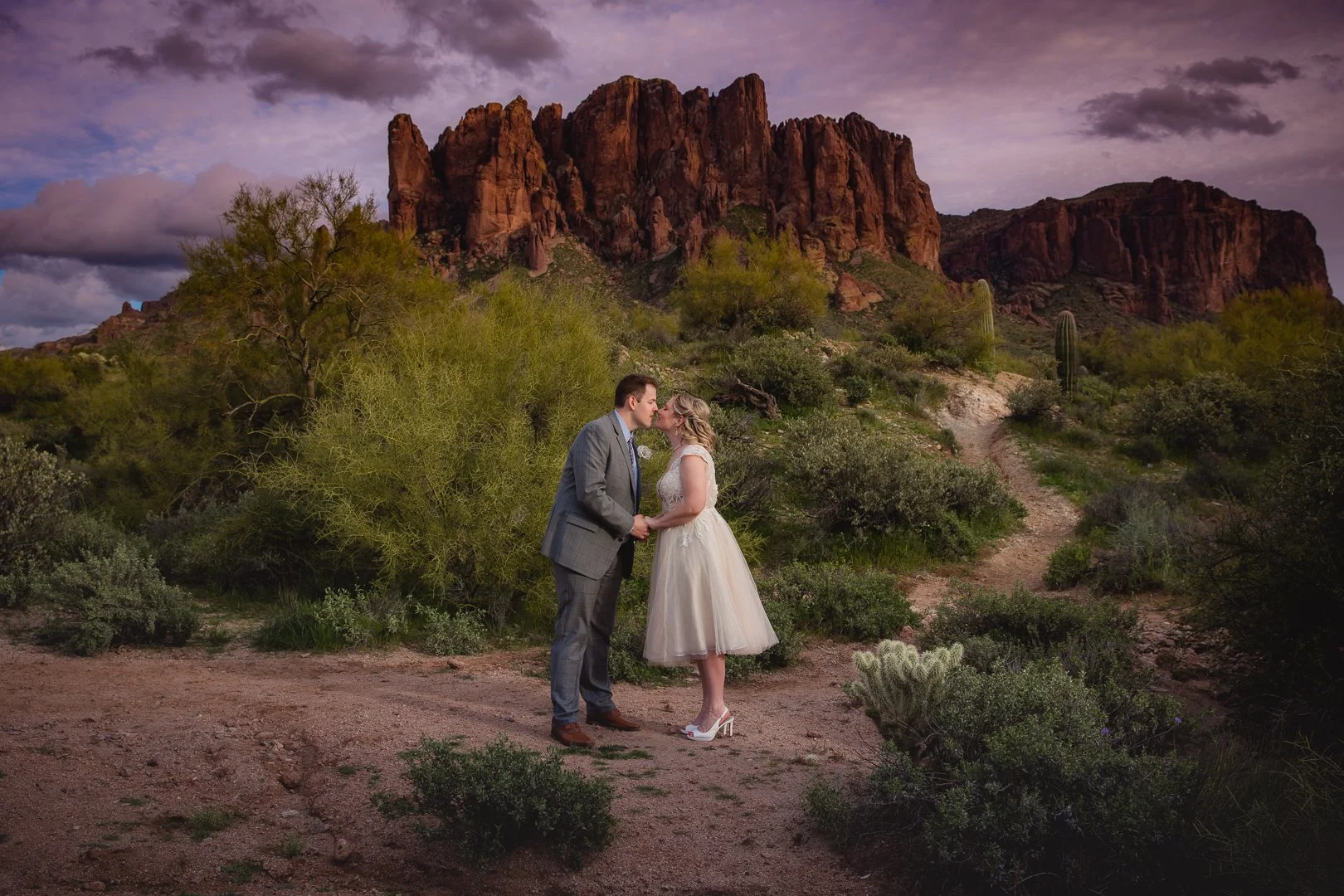 SuperstitionMountain_DesertElopement_F48A5513.jpg
