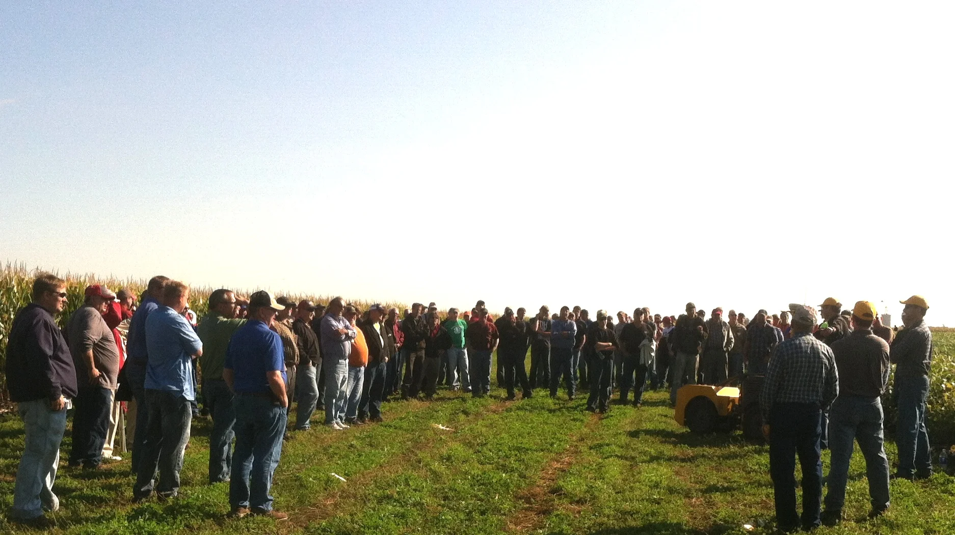 Hundreds attend Rowbot demos in Corn Belt