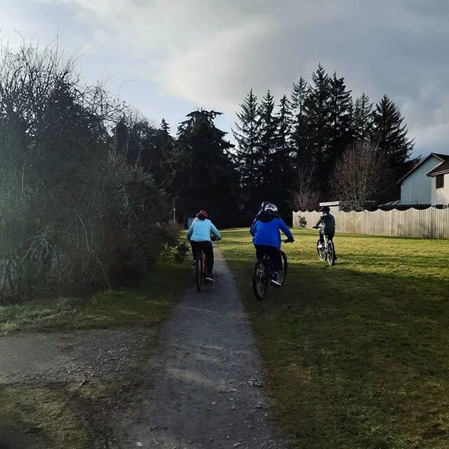 What is the "new normal" you imagine? We at Velocity want to see a world where people get to feel healthy and happy, and our city is a sustainable, friendly place to all those walking, wheeling, rolling and strolling! ?????‍??‍♀️?Come with us the "?????? ???? ??????? ??????? ???? ?? ??? ??? ??????" webinar hosted by @wearecyclinguk at 2pm today and join the conversation! ???https://register.gotowebinar.com/register/3790957070731344653?source=Cycling+UK+Website#7DaysofCycling #BikeWeek #VelocityOnline