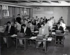 Students_in_typewriting_class_Milwaukee_campus.jpg