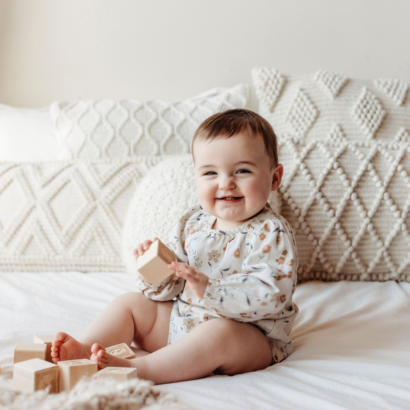 Sweet baby, Maeve! Celebrating her first birthday a few weeks ago with a photo shoot in the studio ❤️

#bostonbabyphotographer #bostonfamilyphotographer #bostonbabyphotos #bostonfamilyphotos #1yearphotos #babyphotos #worcesterfamilyphotographer #worc