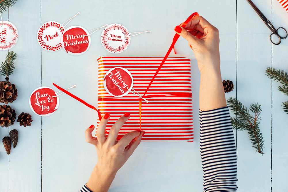 Six free Christmas gift tags