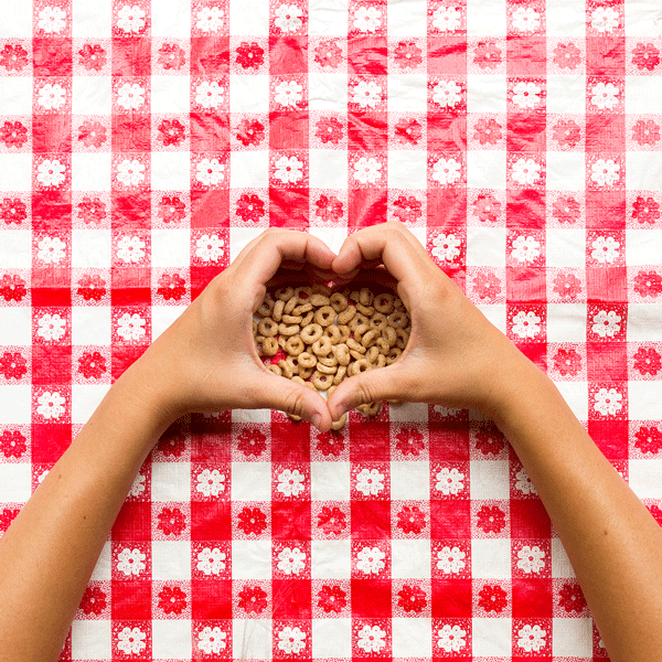 0801-AD_HeartPicnicTablecloth-IG.gif