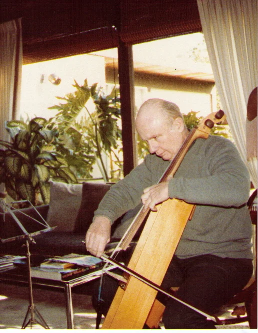 Cellist John Holt