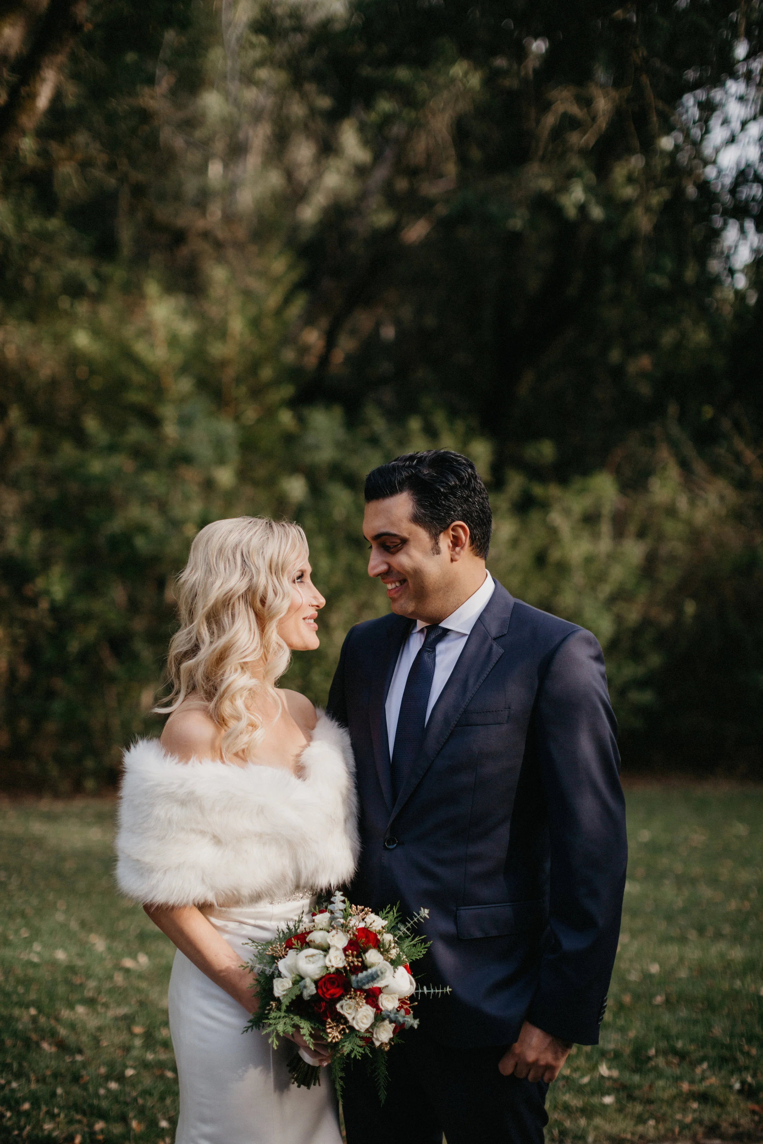 Anna Faris officiates wedding of close friend and co-producer of Unqualified