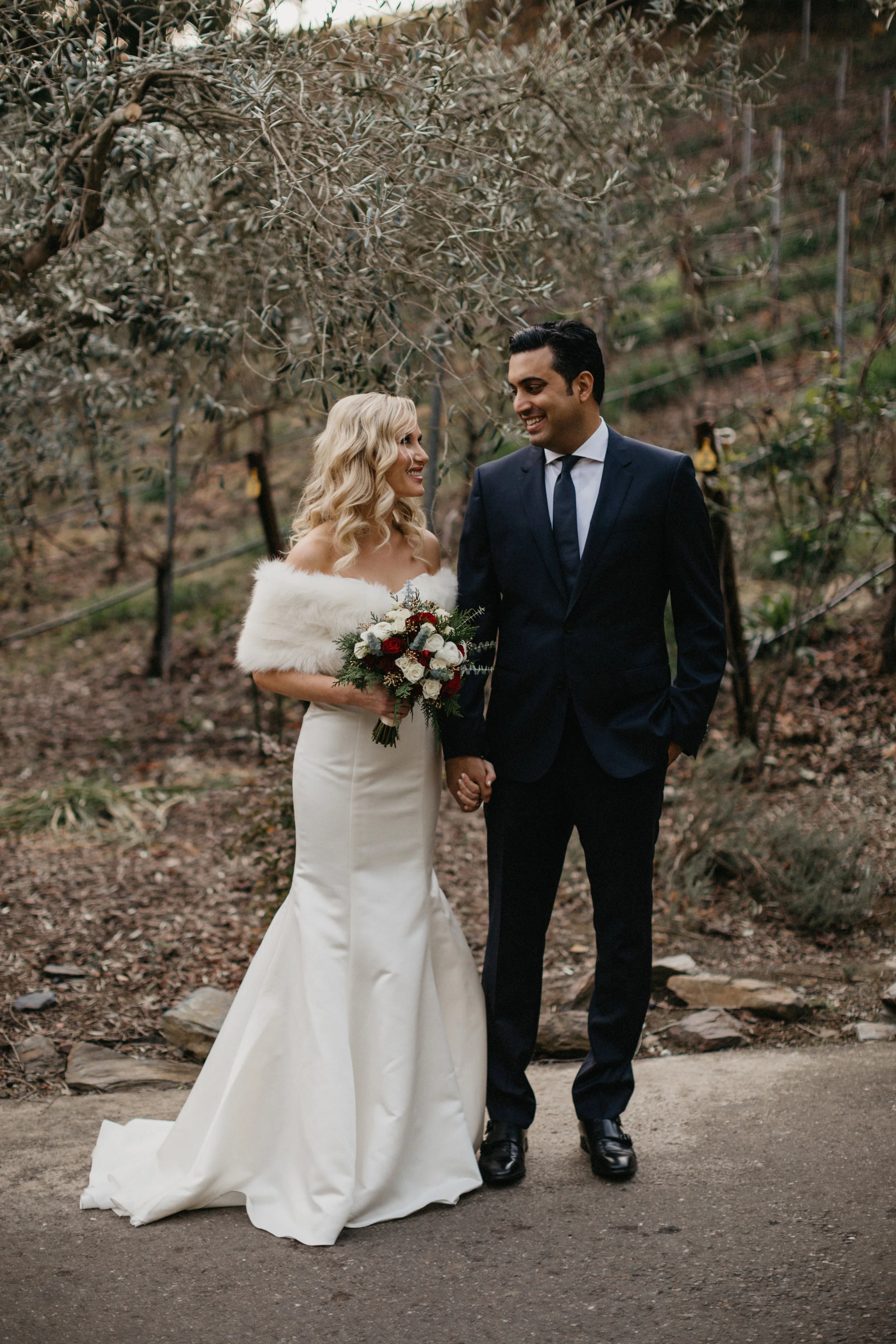 Anna Faris officiates wedding of close friend and co-producer of Unqualified