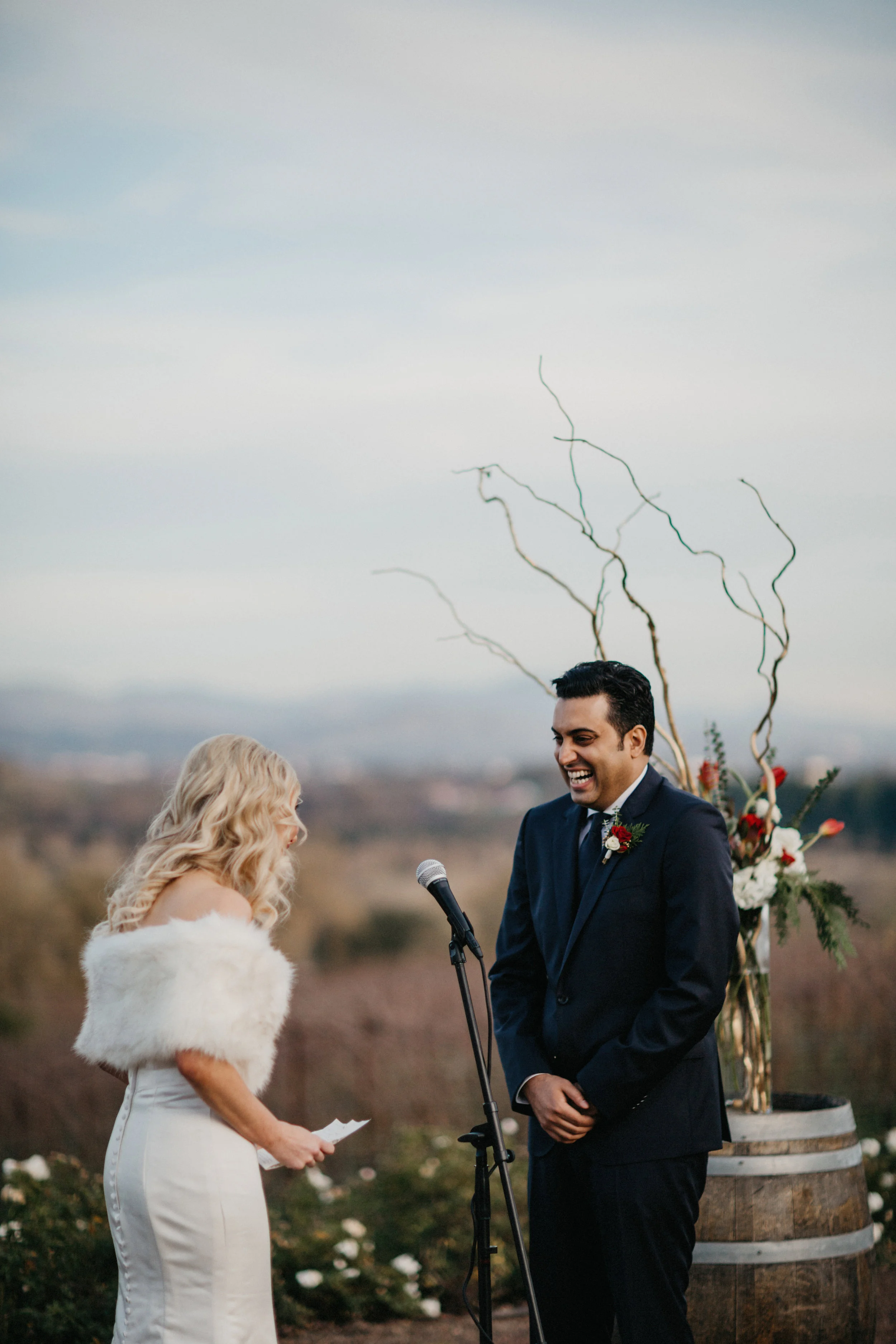Anna Faris officiates wedding of close friend and co-producer of Unqualified.