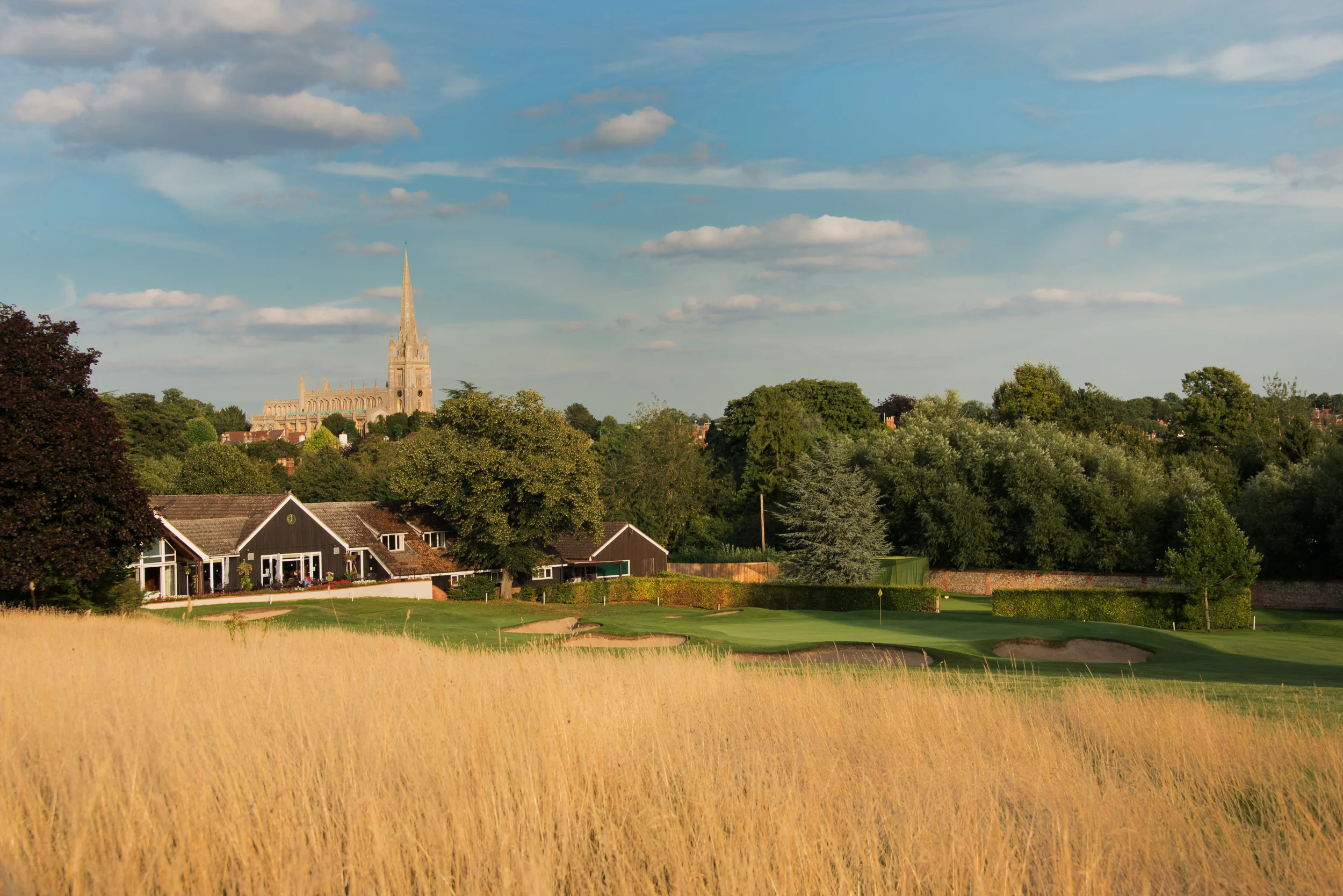 Saffron walden 18th green and clubhouse