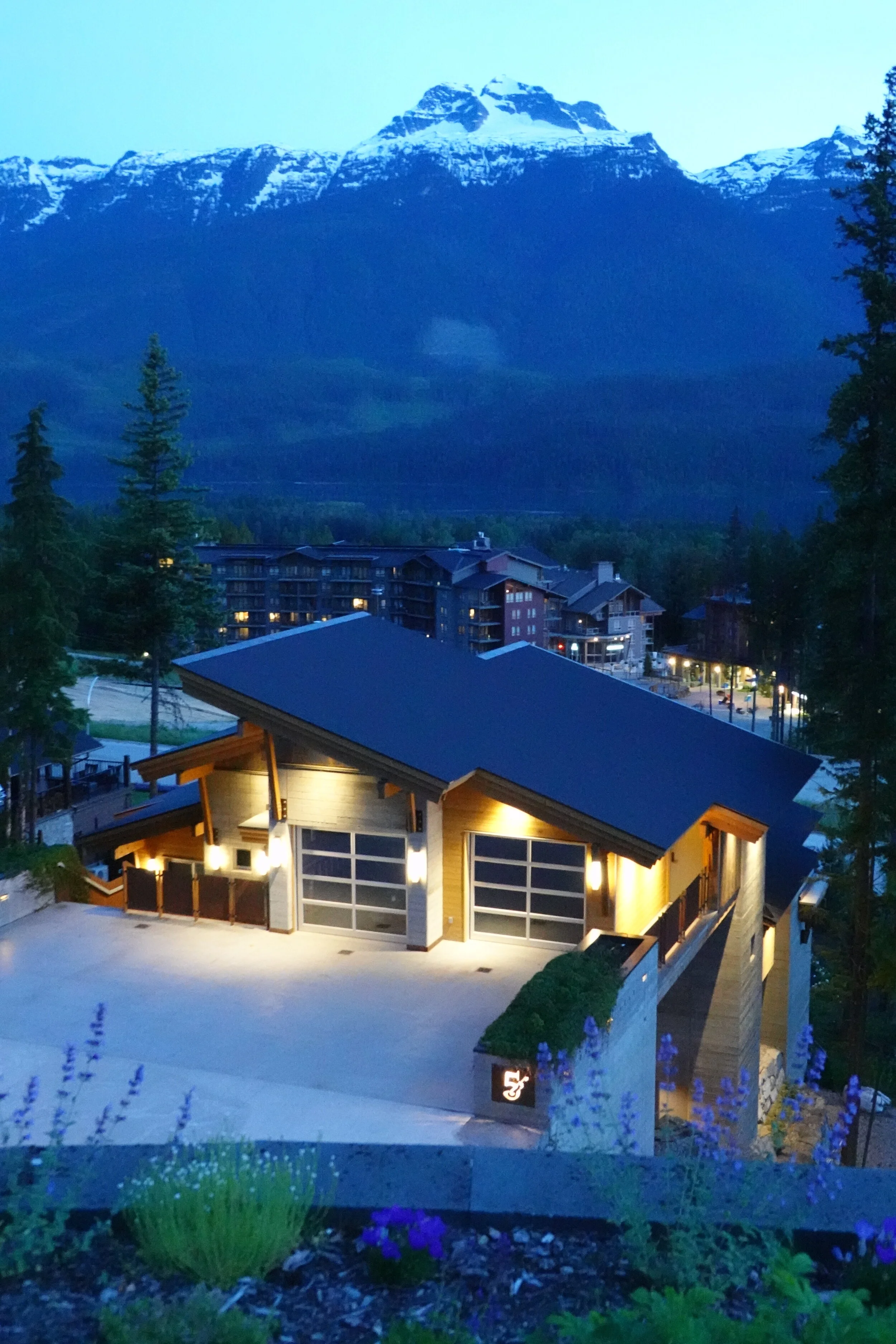 EVELYN_wade_exterior_from goldmans.JPG