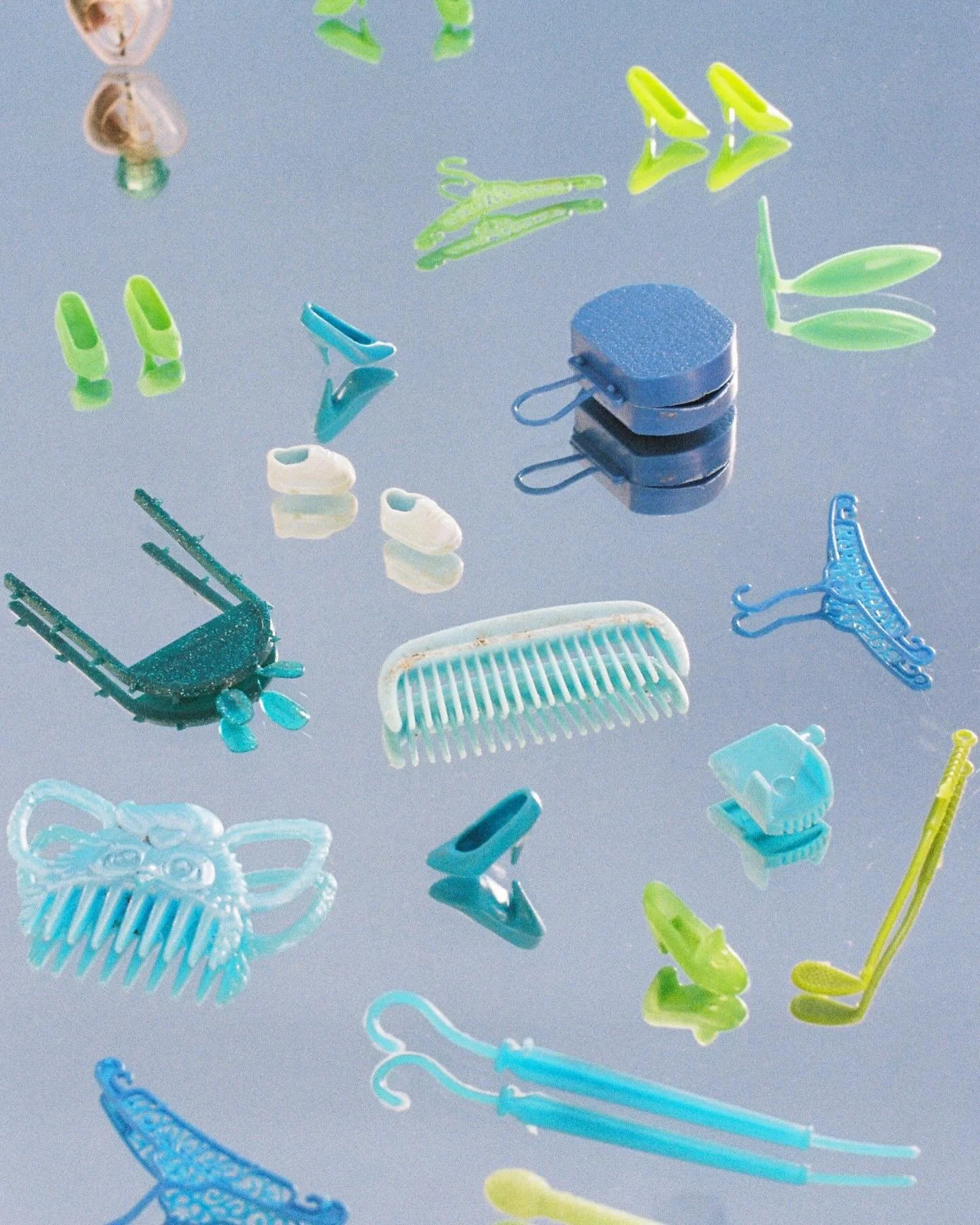 Please enjoy looking closely. 

Shot on film.