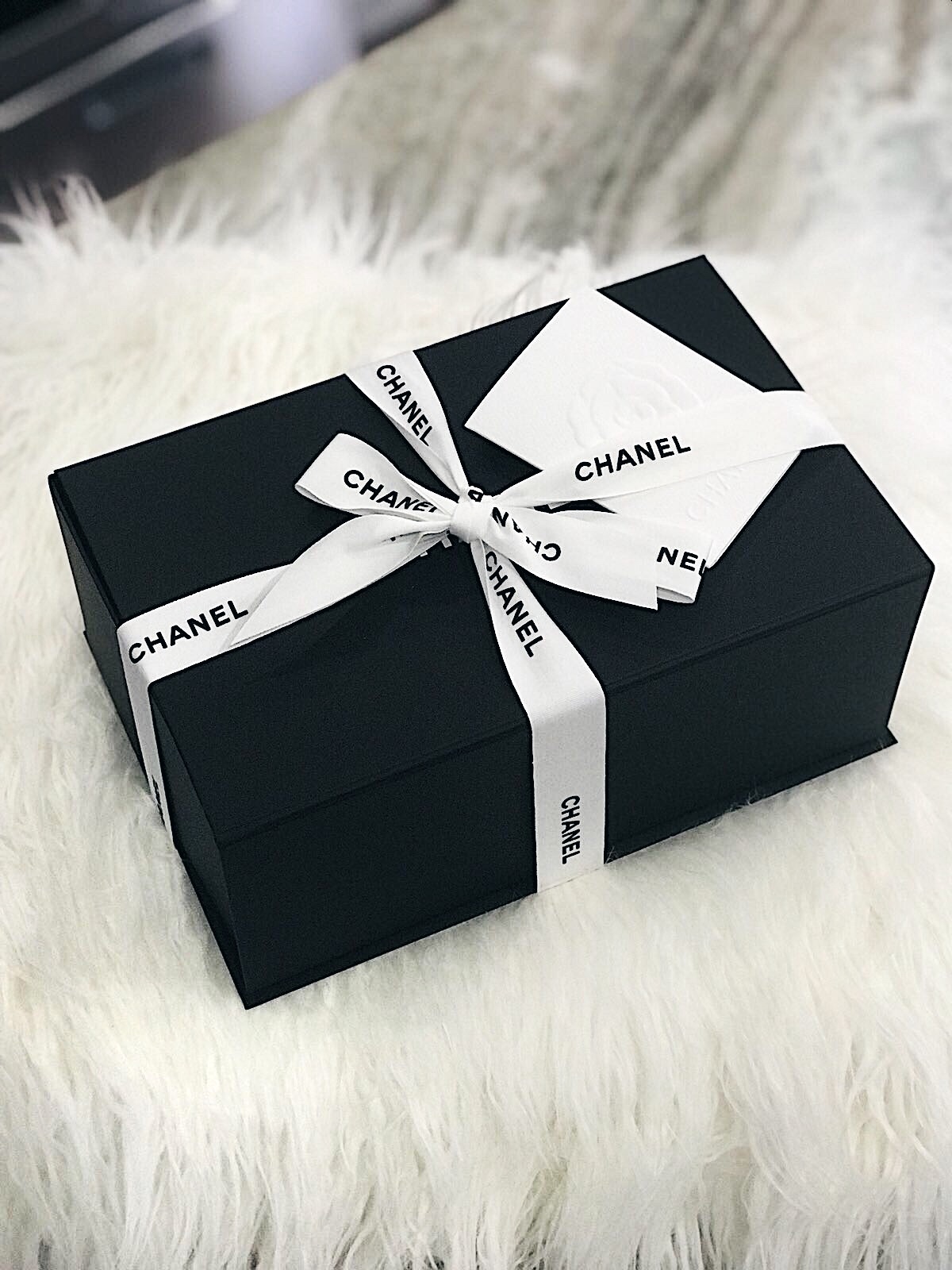 chanel box bag white black