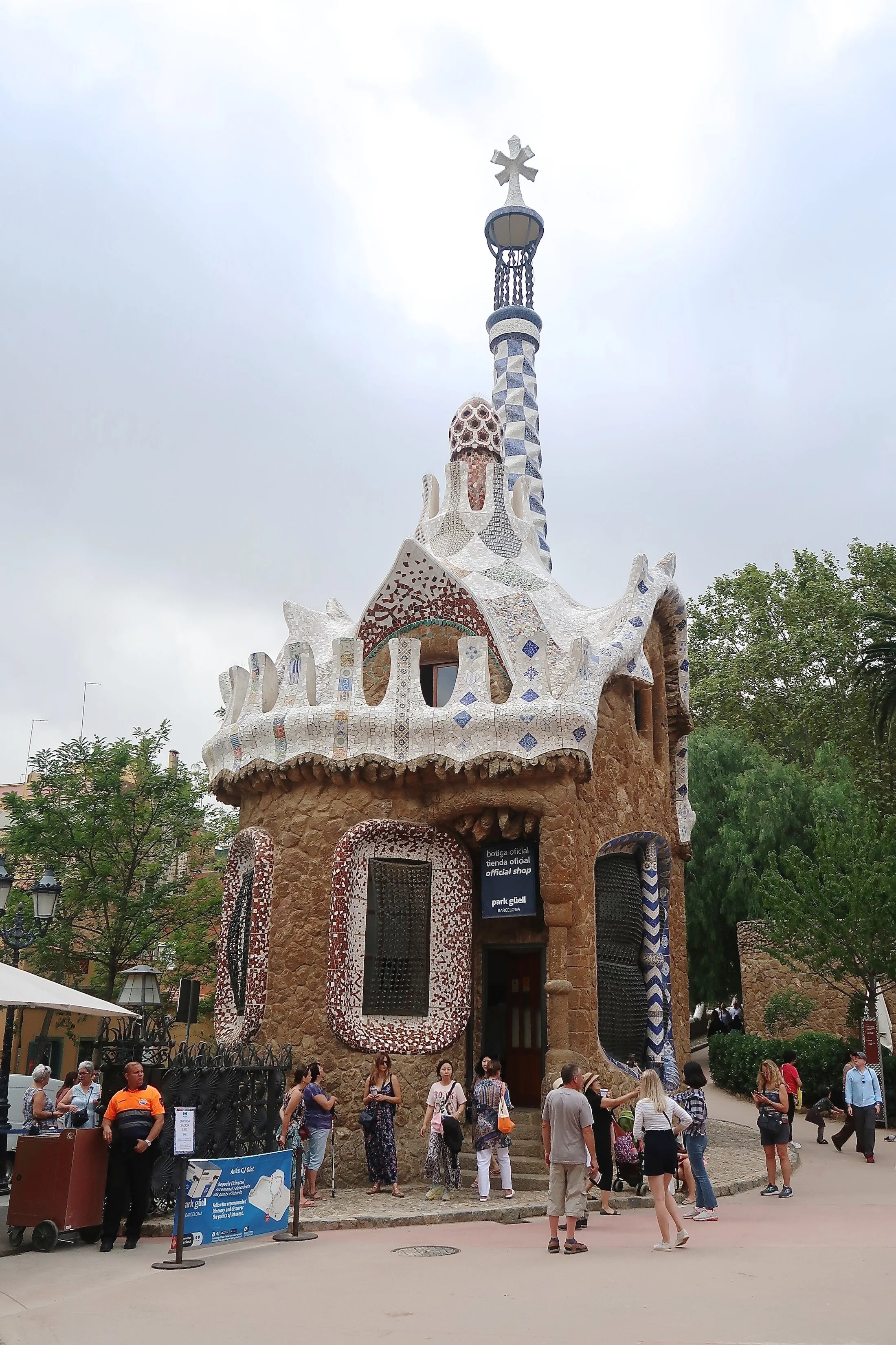 park-guell-gaudi-barcelona-spain.jpg