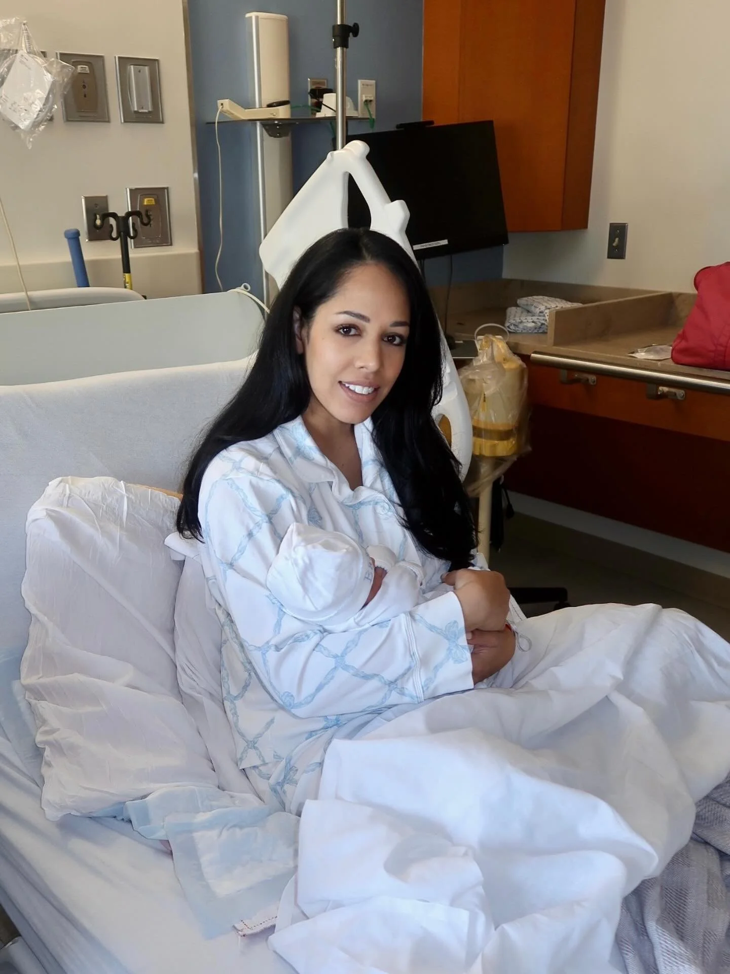 Hospital diaries 12.21.25 🩵#newborn #babyboy

Comment SHOP below to receive a DM with the link to this post on my LTK ⬇ https://liketk.it/5Umgk #ltkmomlife #ltkbaby #ltkootd

newborn baby outfit, baby boy outfit, welcome baby outfit, mommy and baby 