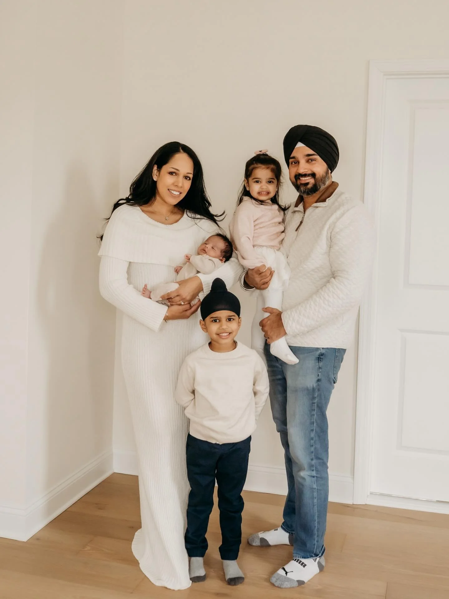 Postcards from our newborn bubble 🤍🧸

Thank you to @hiromivdgphoto for capturing our family so beautifully!

newborn baby, one month old baby, baby boy, baby reels, motherhood, mom life, moms of instagram, mom influencer, postpartum, fourth trimest
