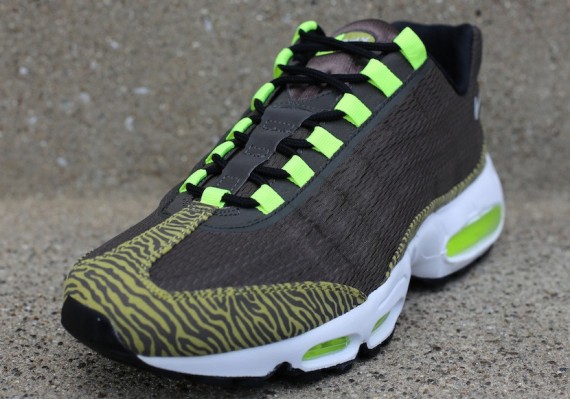 air max 95 reflective zebra