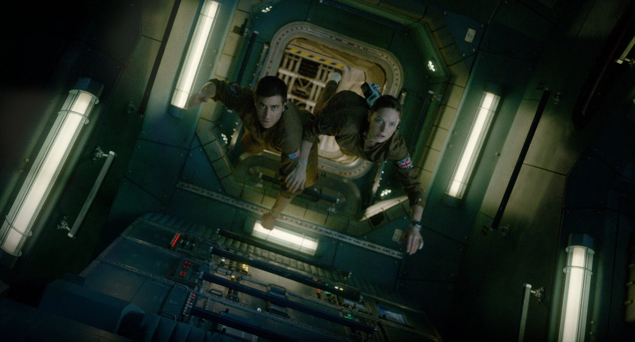 Jake Gyllenhaal and Rebecca Ferguson are better than Life . (Sony)