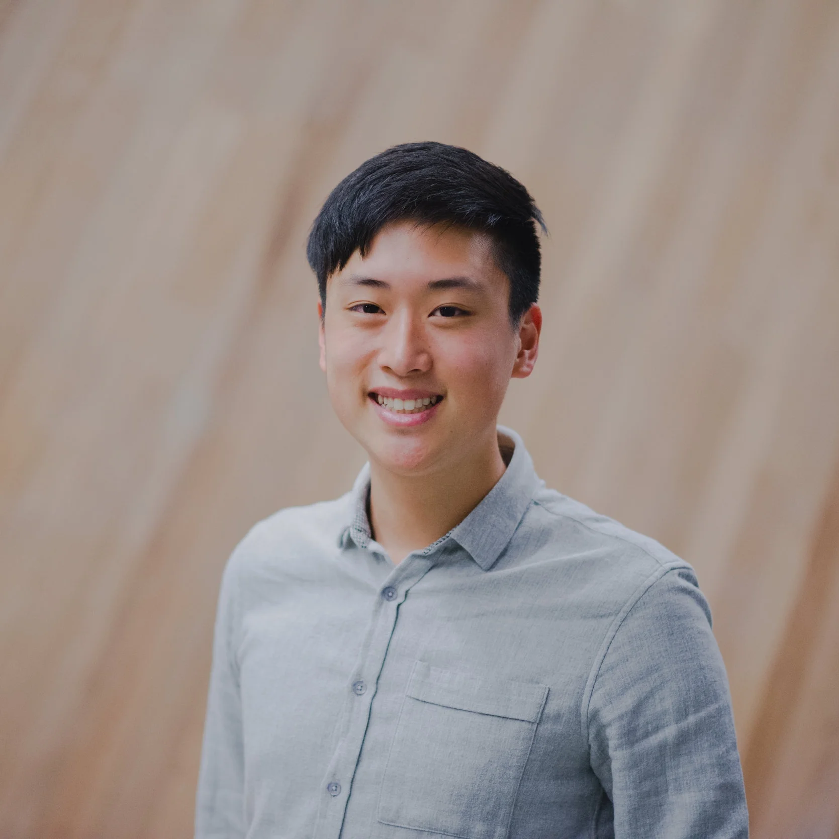 180108_Alan Headshot_D6C_4050.jpg