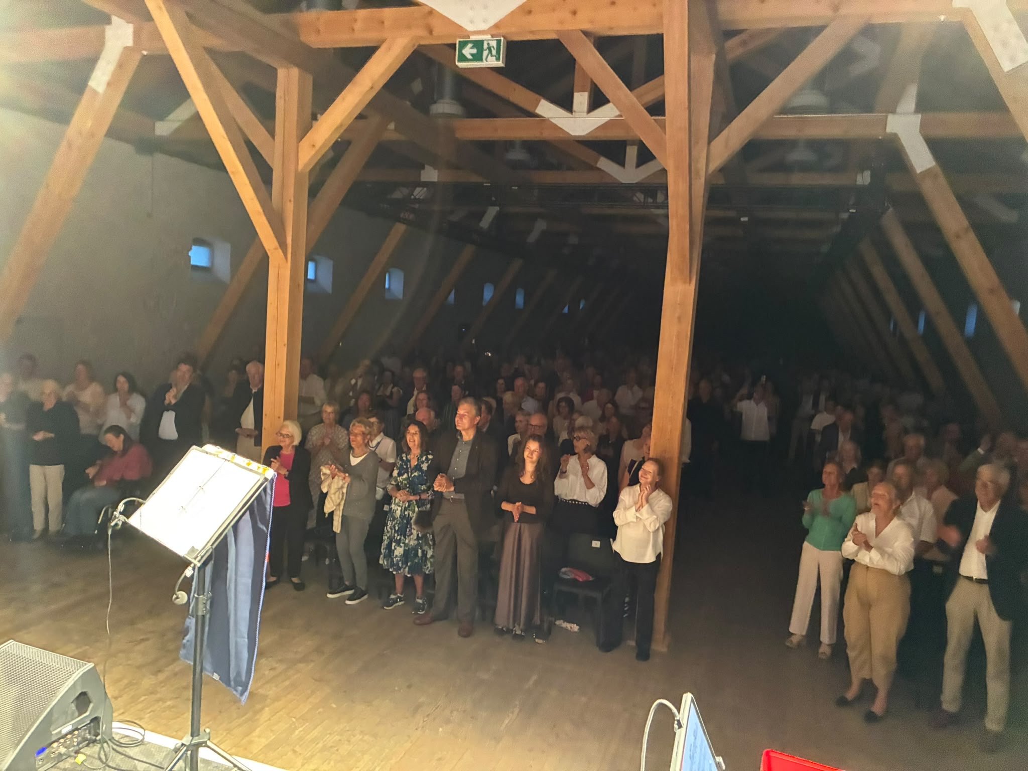 Tegernsee_Publikum_Standing_ovations_quer.JPG