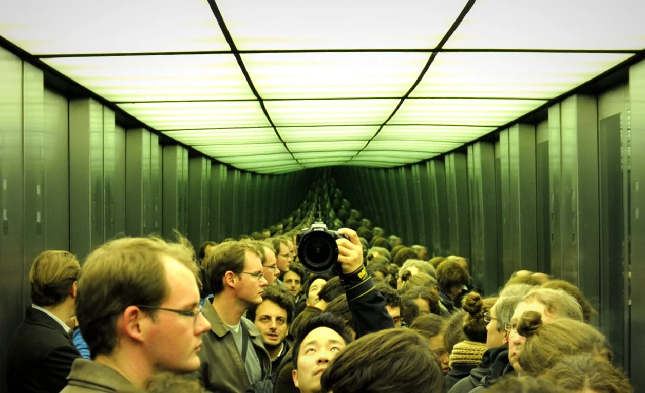 An elevator with infinity mirrors at the Reichstag in Berlin.