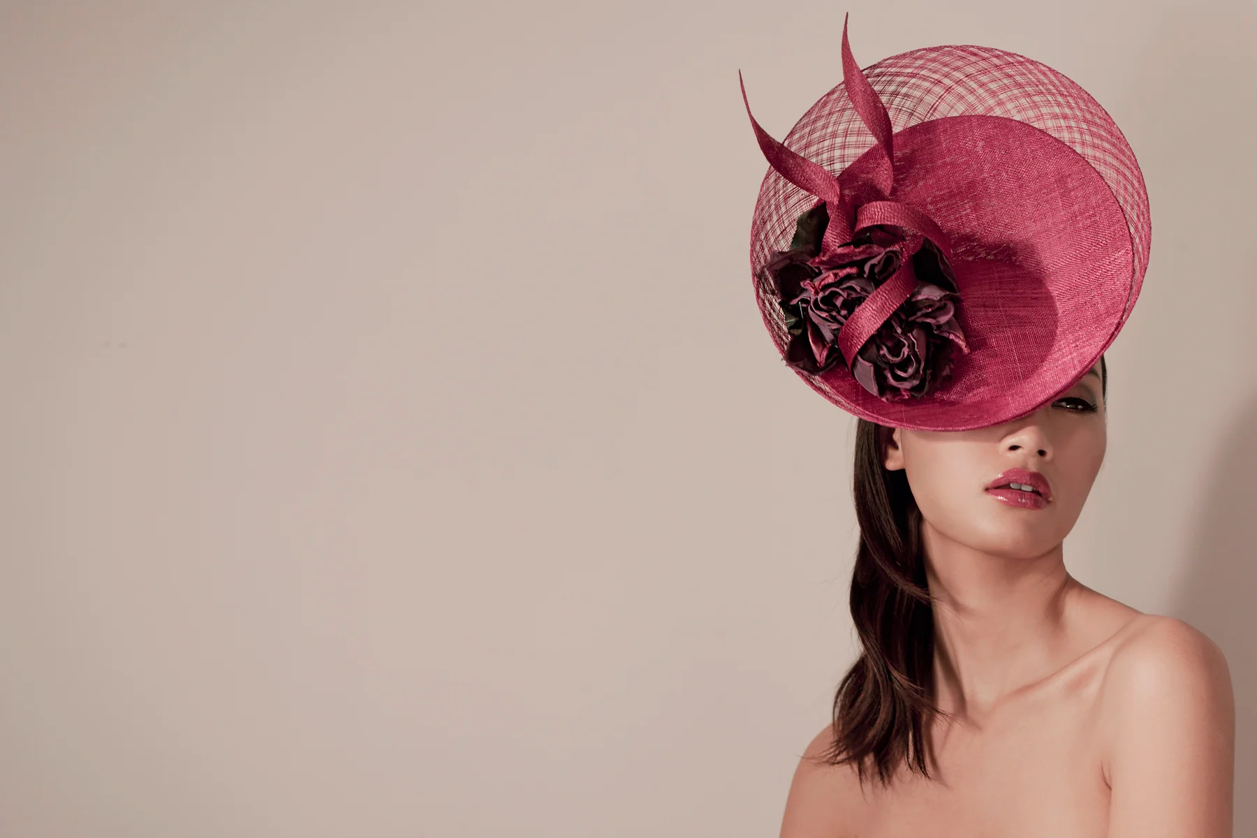 Khiếu Thi Huyền Trang (Vietnam Next Top Model) UA+Hair: Farrah Mei / Accesory: Philip Treacy Vietnam Next Top Model season