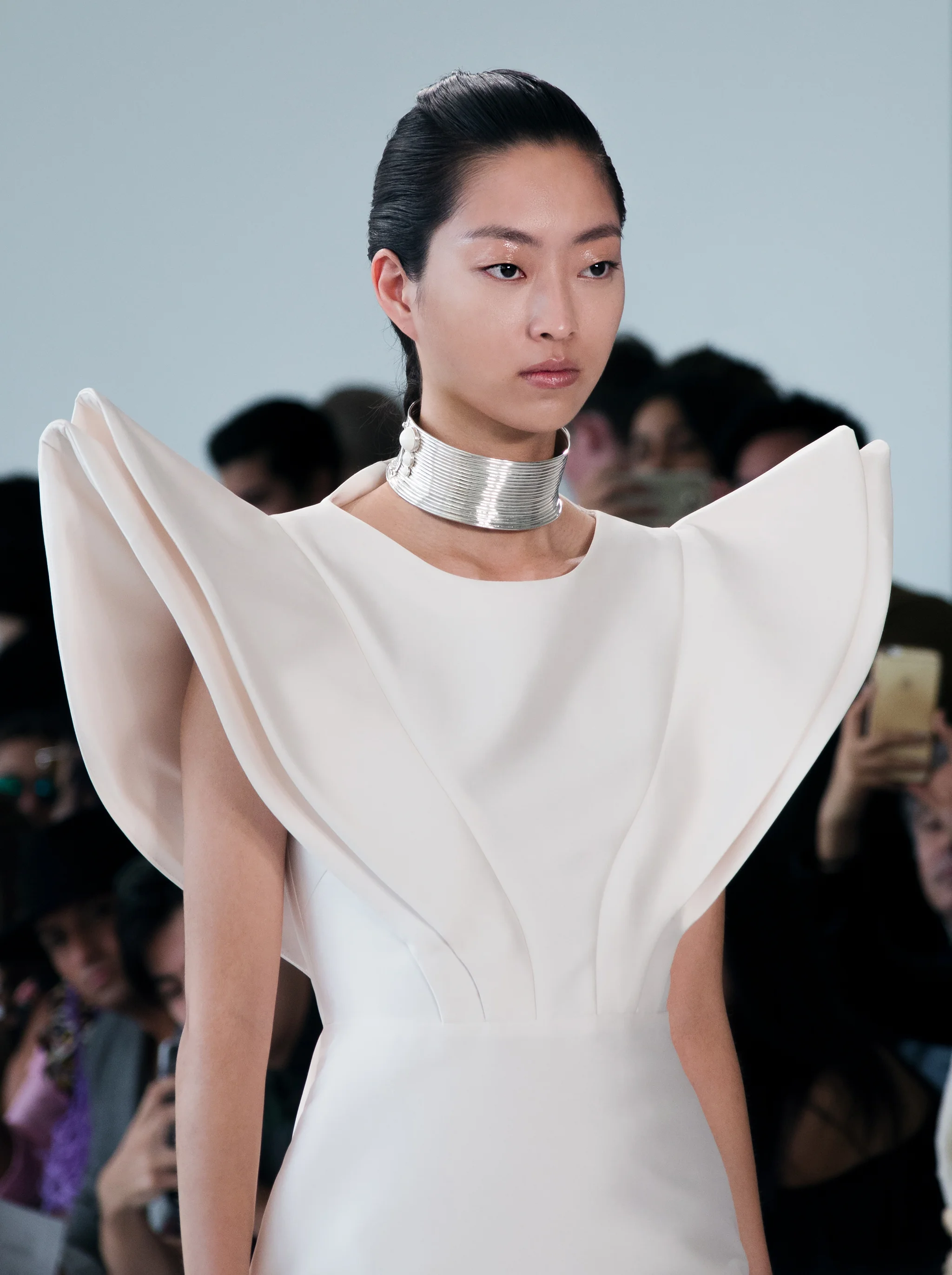 Denibi_SS18_runway_L100111_x2048.jpg